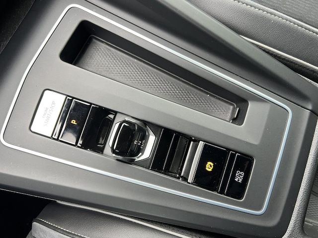 Volkswagen Golf 1.5 eTSI DSG R-Line