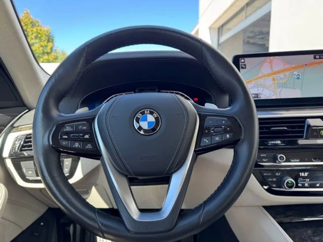 BMW 530 530e Luxury Line Sedan