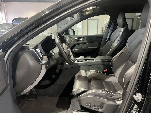 Volvo XC60 AWD Dark Plus