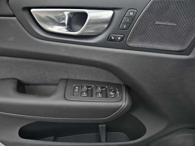 Volvo XC60 AWD Dark Plus