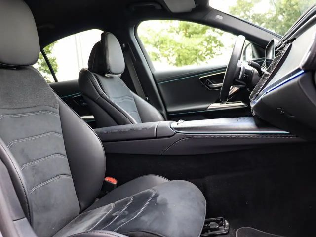 Mercedes-Benz E 200 AMG Line Sedan