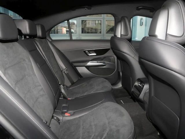 Mercedes-Benz E 220 AMG Line E 220 d Sedan