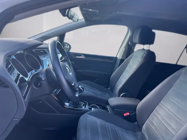 Volkswagen Touran 1.5 TSI R-Line Style