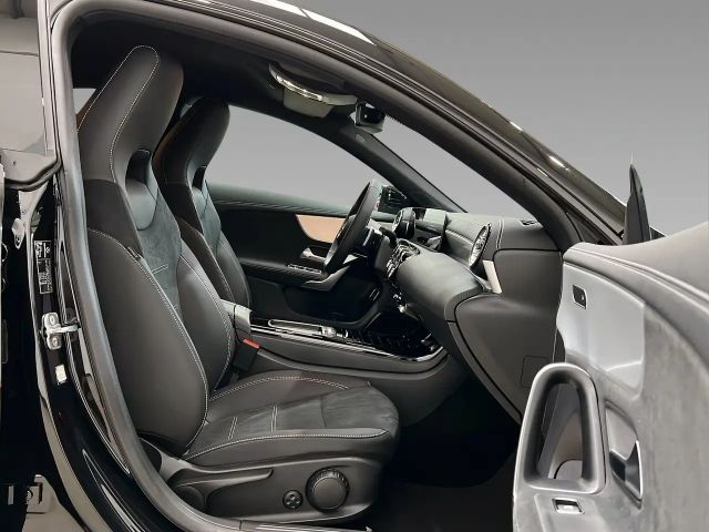 Mercedes-Benz CLA 200 AMG Line Coupé