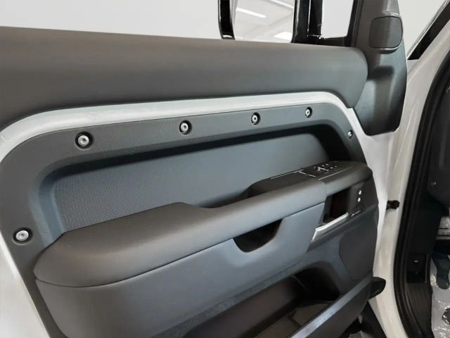 Land Rover Defender 90 D250 Dynamic SE