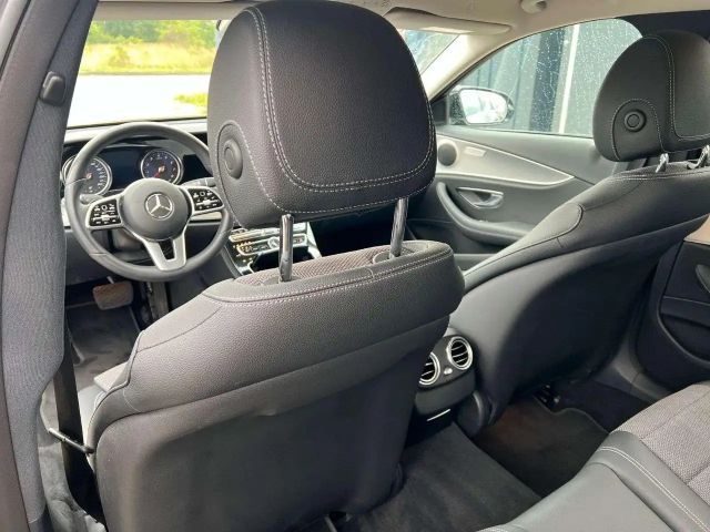 Mercedes-Benz E 300 E 300 e Sedan