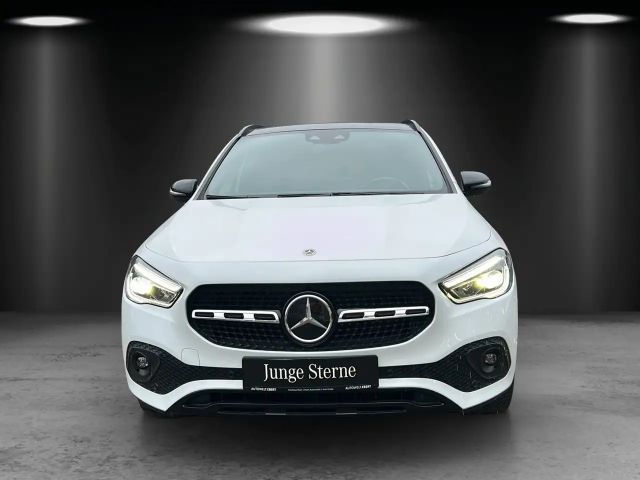 Mercedes-Benz GLA 250 GLA250e Night DISTR Pano AHK KeyGo LED 22kw Hifi