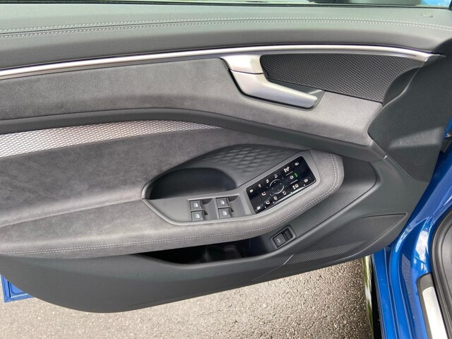 Audi A6 Avant Quattro S-Tronic