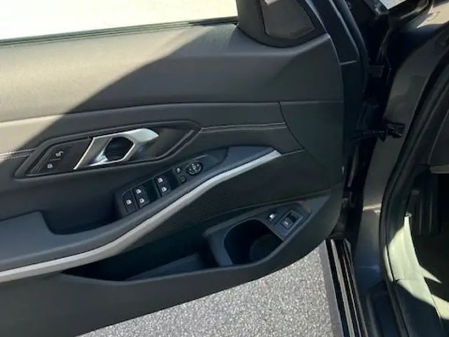 BMW 320 320e Advantage pakket