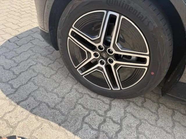 Ford Capri Premium RWD