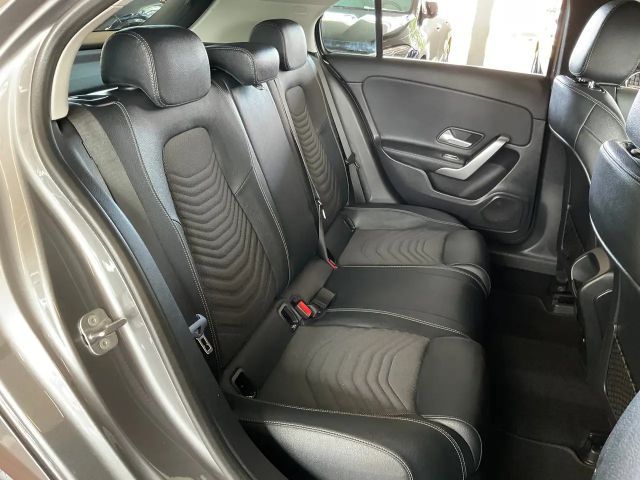 Mercedes-Benz A 180 Hatchback Progressive