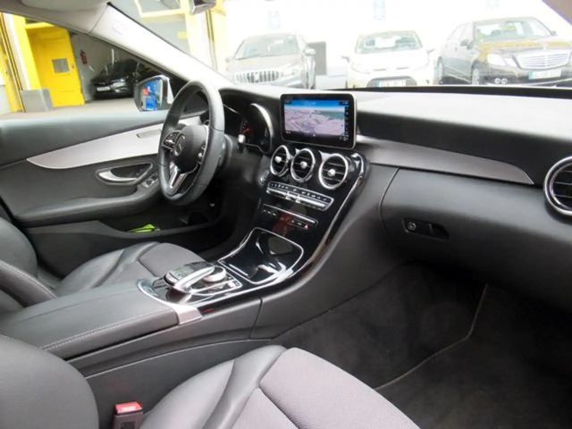 Mercedes-Benz C 200 AVANTGARDE C 200 d Sedan