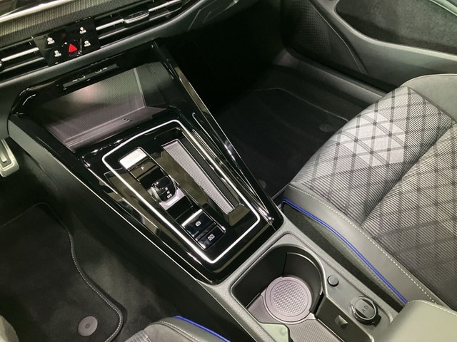 Volkswagen Golf 2.0 TDI DSG Golf VIII R-Line