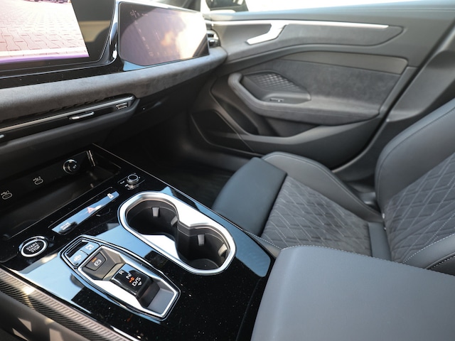 Audi A6 Avant Quattro S-Tronic