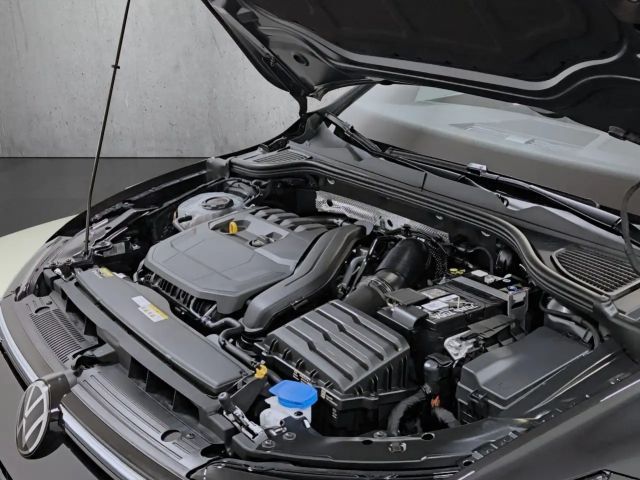 Volkswagen Golf 1.5 TSI DSG R-Line