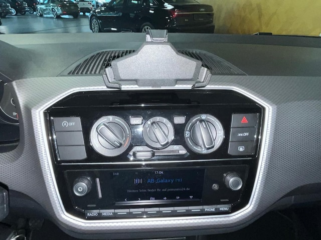 Volkswagen up! Active