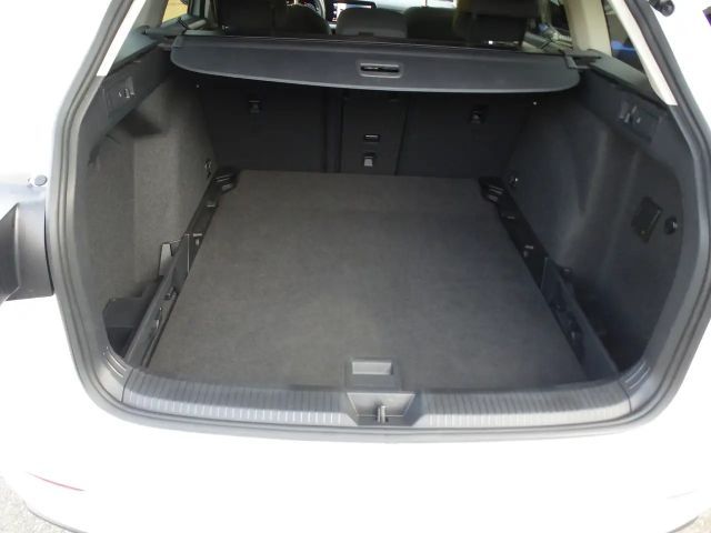 Volkswagen Golf Life Variant