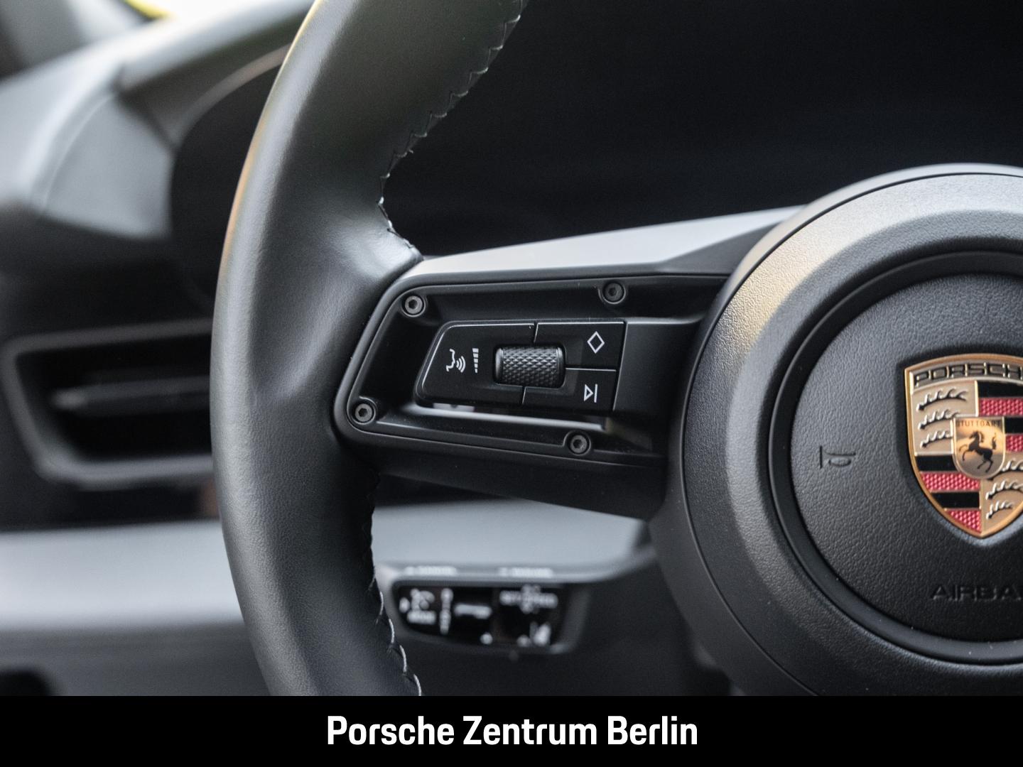 Porsche Taycan 4 Cross Turismo