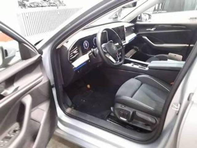 Volkswagen Passat 1.5 eTSI Business DSG Variant