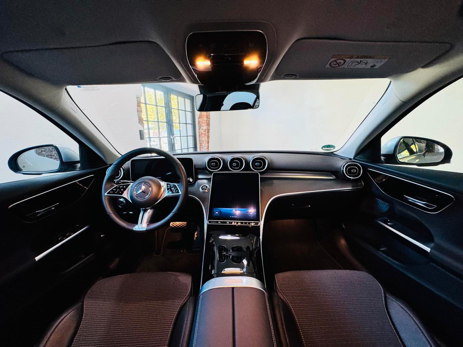 Mercedes-Benz C 200 AVANTGARDE Sedan