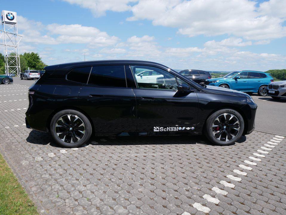 BMW iX xDrive60