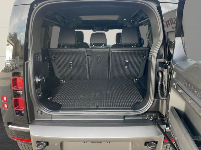 Land Rover Defender 110 D250 Dynamic SE