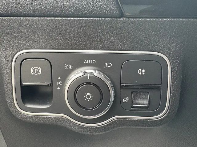 Mercedes-Benz GLA 200 AMG Line GLA 200 d