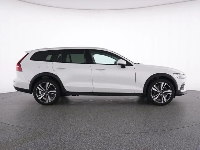 Volvo V60 Cross Country AWD Plus