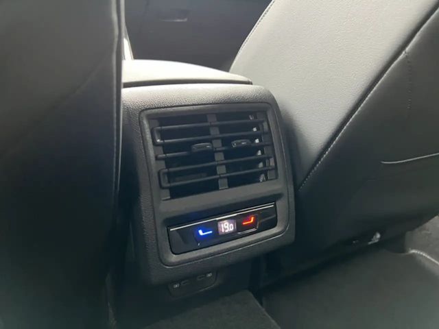 Volkswagen Golf Style Variant