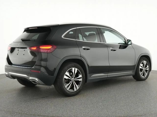 Mercedes-Benz GLA 180 Progressive