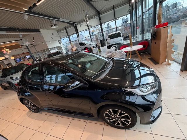 Toyota Yaris Hatchback Hybride Team D