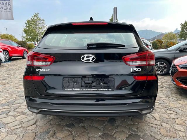 Hyundai i30 New i30 Kombi 1.5 DPi Sondermodell GO*LED,Navi.