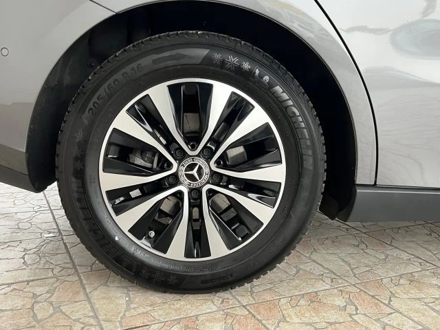 Mercedes-Benz B 180 B 180 d