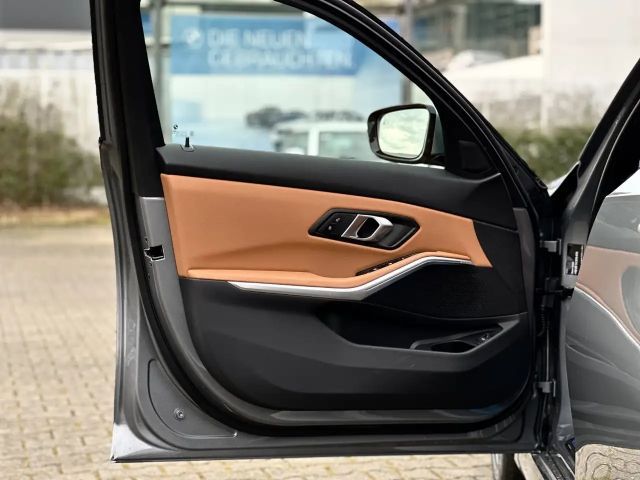 BMW 320 320i M-Sport Sedan