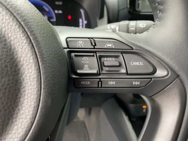 Toyota Yaris 1.5 HSD 116 PS B&W **Sondermodell**