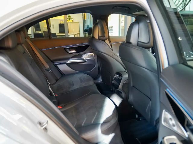 Mercedes-Benz E 220 AMG Line E 220 d Sedan