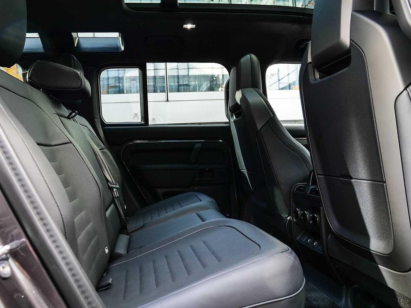 Land Rover Defender 110