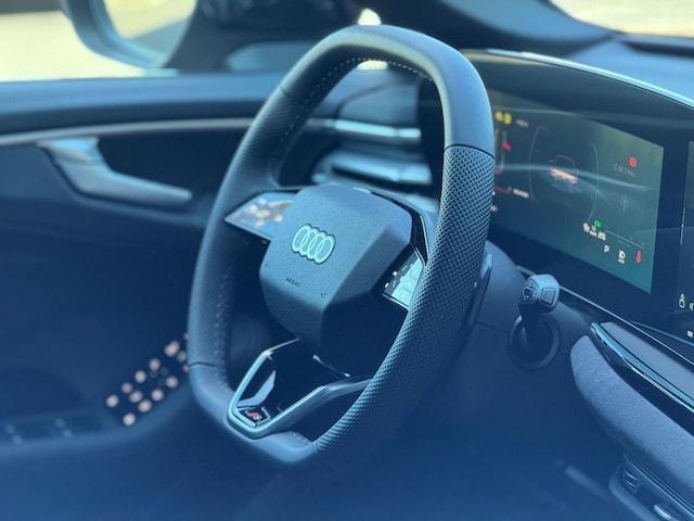 Audi A6 Avant Quattro S-Tronic