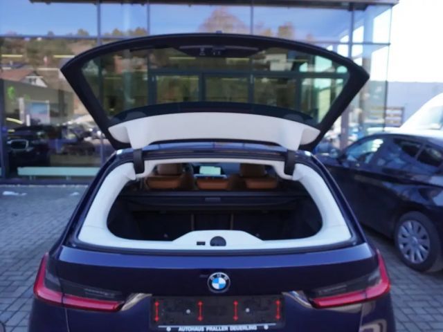 BMW 330 330d Luxury Line Touring xDrive