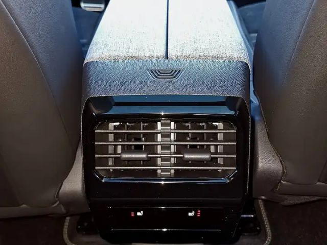 Peugeot E-3008 Dual-Elektromotor "Launch Edition" 325 AWD "Jän...