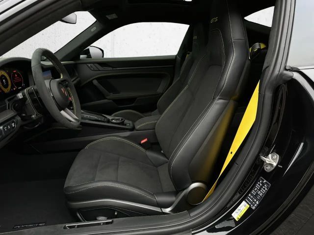 Porsche 992 Carrera Coupé GTS