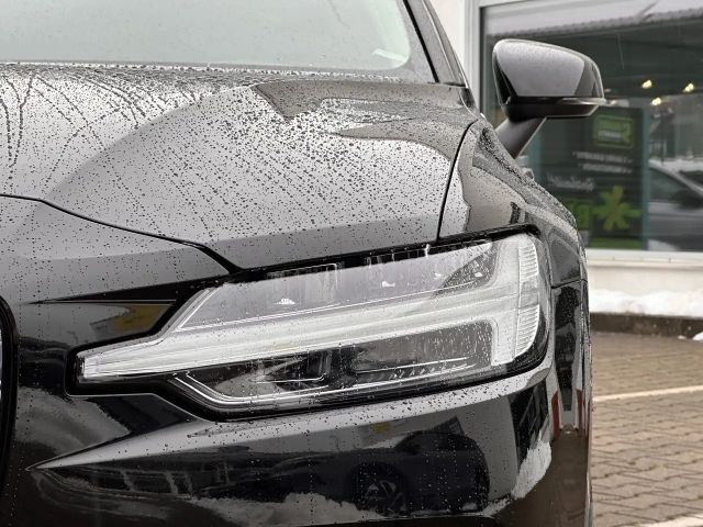 Volvo V60 AWD Core Recharge T6