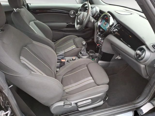 MINI Cooper S Essential Trim CarPlay Sportsitze PDC