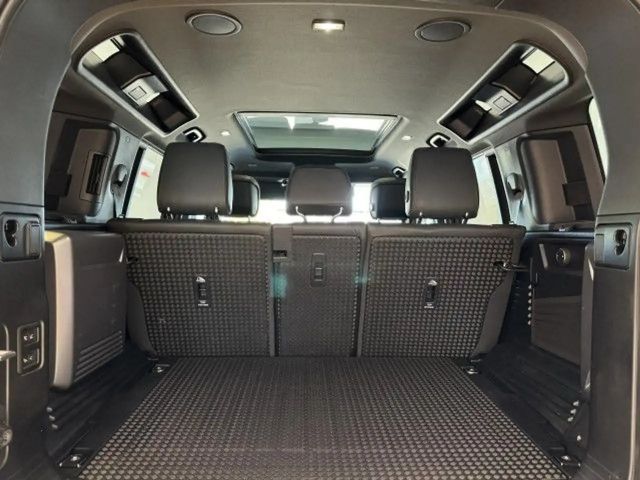 Land Rover Defender 110 Black Pack