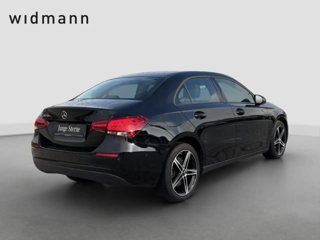 Mercedes-Benz A 250 A 250 e