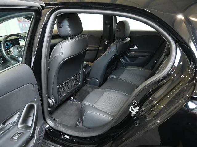 Mercedes-Benz A 180 A 180 d