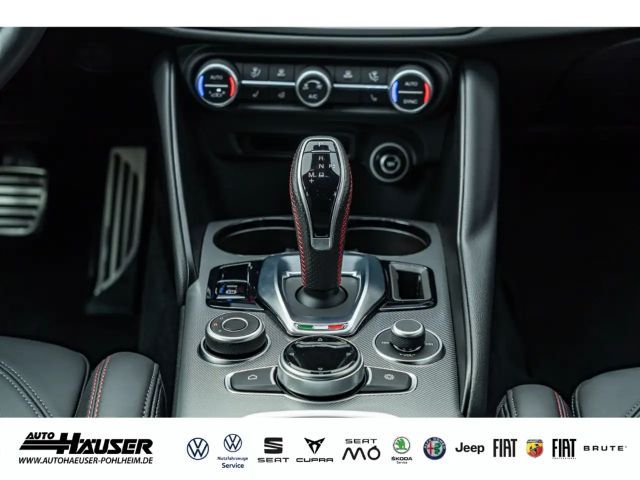 Alfa Romeo Giulia AT8 Q4 Turbo