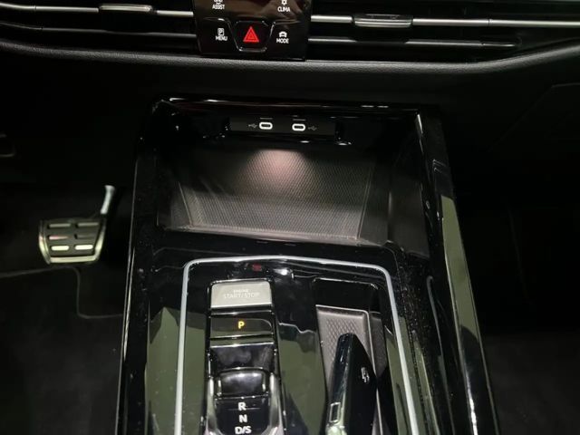 Volkswagen Golf 1.5 eTSI DSG R-Line