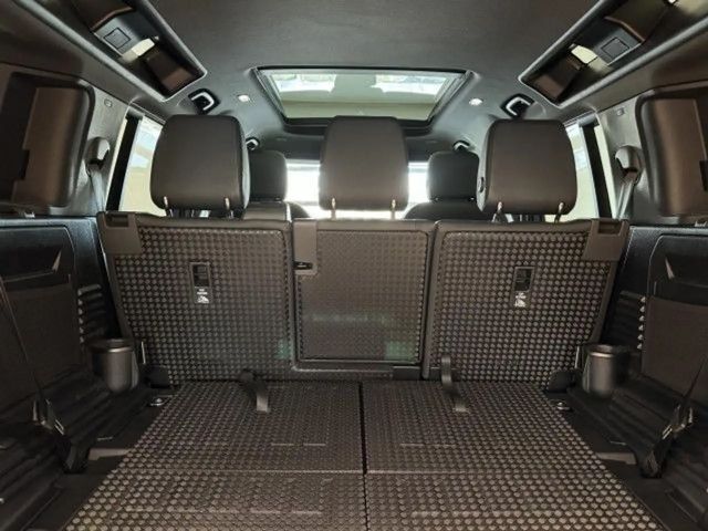 Land Rover Defender 110 D300 SE