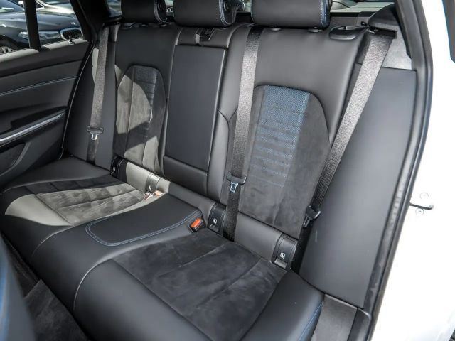 BMW 330 330e M-Sport xDrive